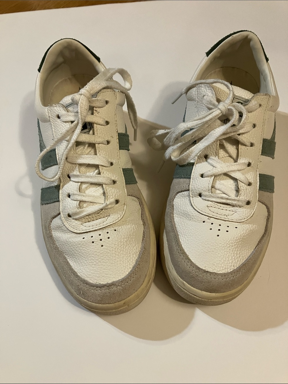 Gola Grandslam Trident Women’s 6.5 white w/green suede lace up sneakers